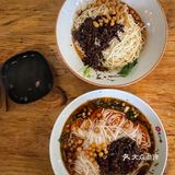 重庆街头的日常一餐 | 不是米线就是面