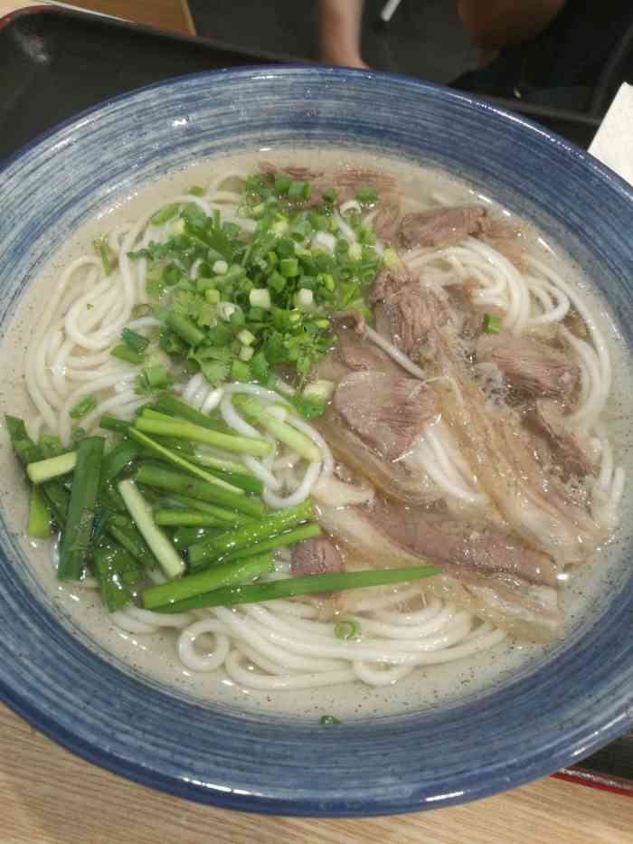 打分    /人 周末来吃,味道不错,点的原汤羊肉米线,很好吃