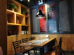 大堂-辣尚瘾·烤鱼·新川菜(交大直营店)
