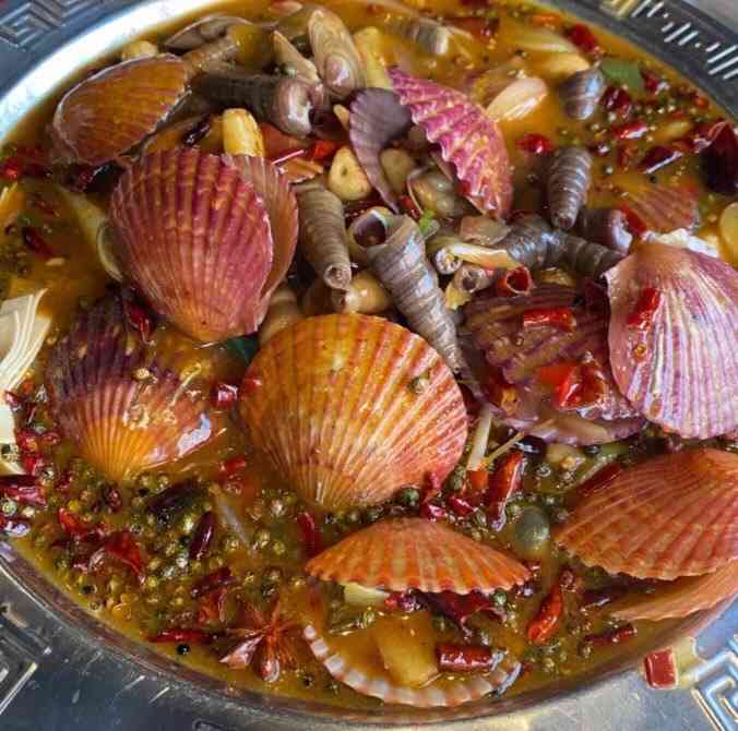 破店甜麻肥蛤·海鲜·烤串-"99位置:比较好找,就在路边导航直接到.