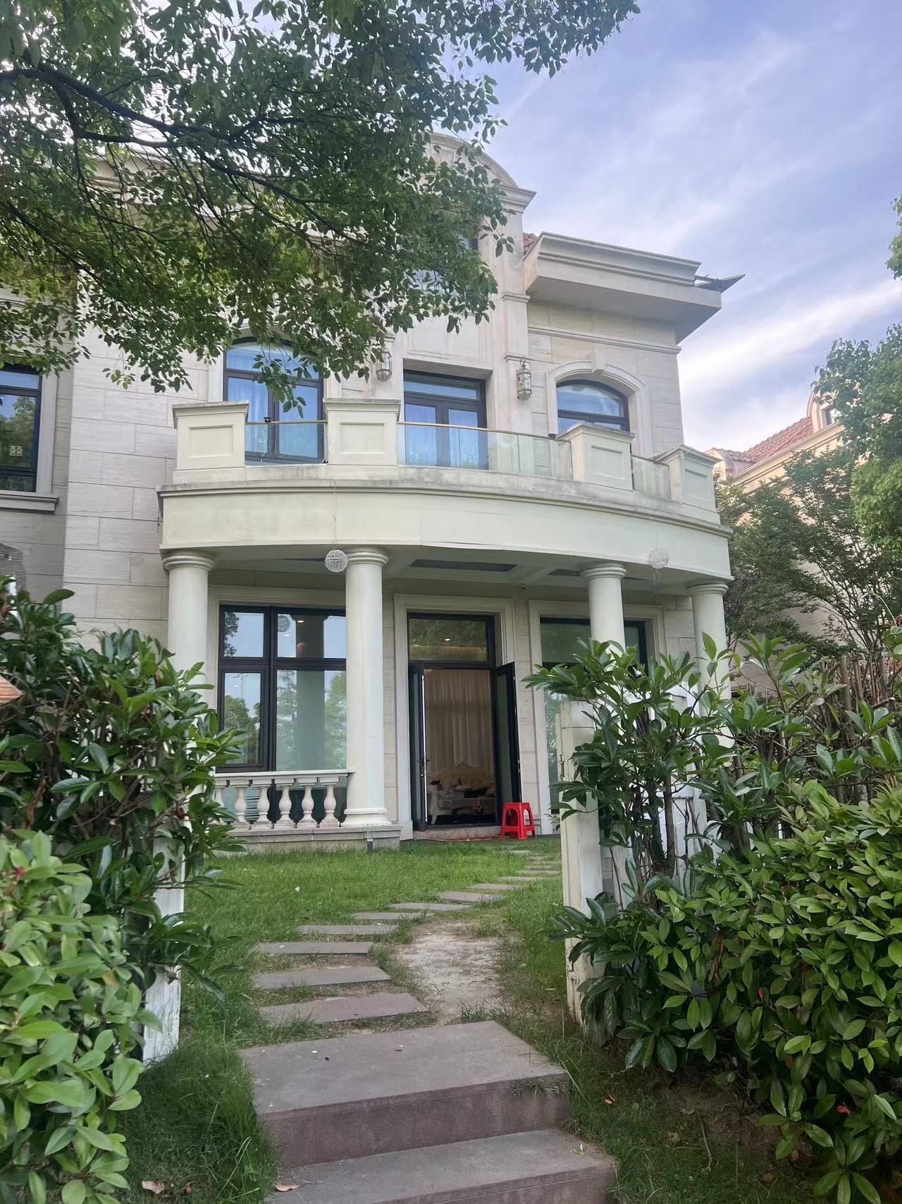 好喜欢可以坐下18个人的大圆桌