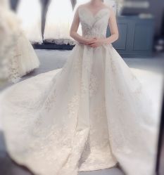 点击看大图 -GRACE KELLY婚纱与礼服(北京店)