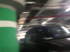 -白玉兰广场停车场