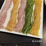 来到协信星光里的小公牛牛肉火锅店,首先被盆栽多肉而吸