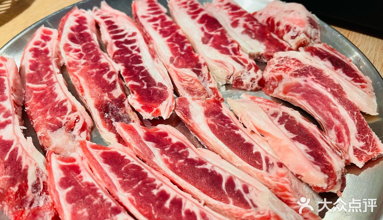 起风降温该咋办？小姐姐说没有比这样吃一顿烤肉更带劲儿的了！