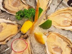 吉拉多1号-弦月窗LUNETTE BY AMANDA(复兴路店)