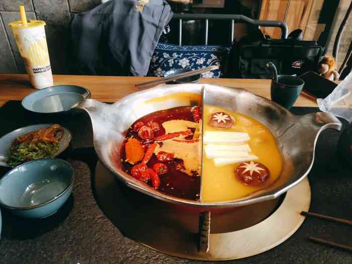 凑凑火锅茶憩(郑州永威木色店)-"凑凑现在在郑州也挺火的,我是第一次