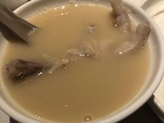 花胶花菇炖鸡脚-柴门头啖汤·经典川菜·慢火汤品(锦城万达店)