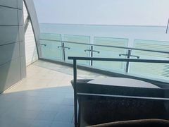 -上海滴水湖皇冠假日酒店