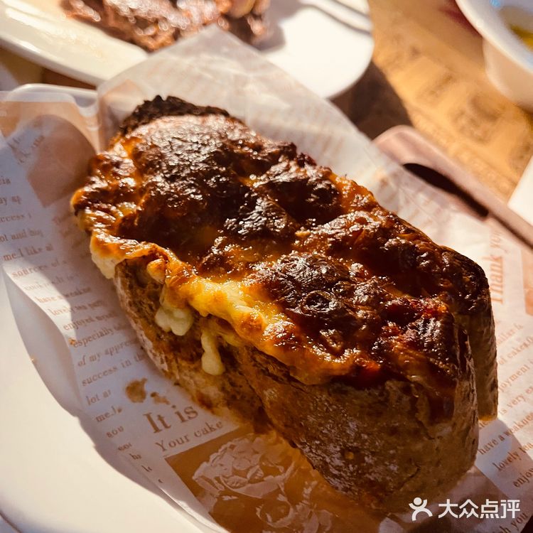 作为本地人第一次登上龙塔，龙塔的夜景还是美的