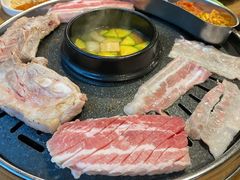 -江南猪肉商会无限续吃(弘大店)