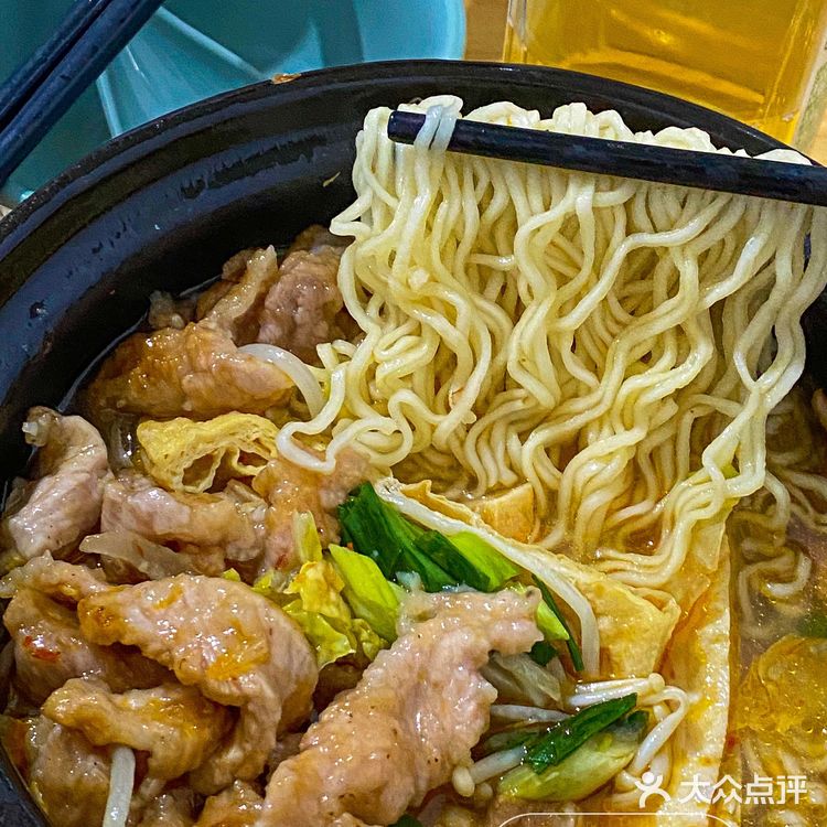 多少次来学生街...就为了这碗肉片砂锅面！！