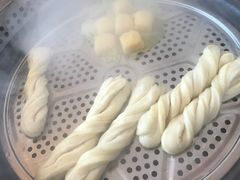 -粘豆包柴火铁锅炖