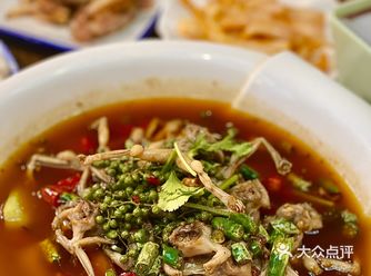 周末去找朋友们玩，无意间发现了一家饺子夜宵店