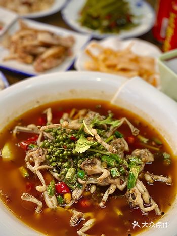 周末去找朋友们玩，无意间发现了一家饺子夜宵店