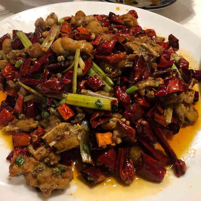 红城川菜·二十年老字号-"这里是老店了,员工都是骨灰级别,进门基本.