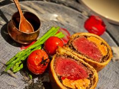 惠灵顿牛排-弦月窗LUNETTE BY AMANDA(复兴路店)