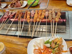 -哈尔滨小酒馆·鲜肉现穿自助烧烤(康新花园店)