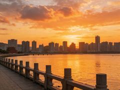 -地中海阳光大酒店(南昌红谷滩学府大道地铁站店)