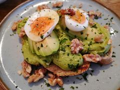 牛油果煮蛋吐司-RAC BAR(安福路店)