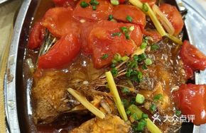 Tomato-braised Large Tilapia