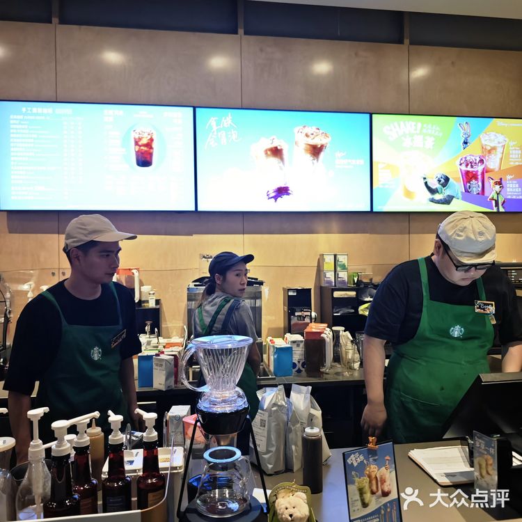 打卡成功！✨

星巴克梦中心店的莓莓拿铁实测