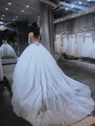 -艾米丽婚纱礼服