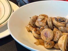 -MONICH牛排融合餐厅(和义大道购物中心店)