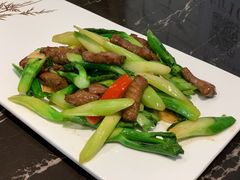 芥蓝炒牛肉-粤轩楼广式特色餐厅(青岛路店)