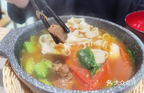 Beef Tomato Noodle Pot