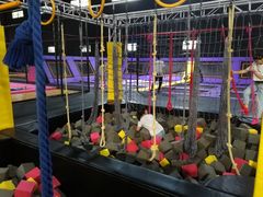 -嘿哟动霸CHUA·新潮玩运动娱乐中心·蹦床滑冰团建乐园