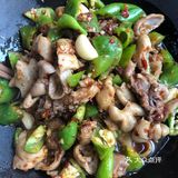 下面有火,一直是热的,后期还可以加辅菜和酸菜