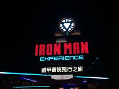 -小镇影院迪士尼小熊Duffy与他的朋友合影地