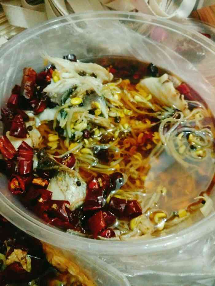 单位附近川菜店不少,吃来吃去也没有可心的,想吃水煮鱼的时候最先想到