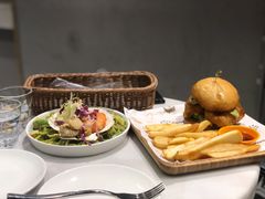 香芒牛油果酱炸鱼柳中式汉堡-打趸BTC·Breaktime cafe(北京路店)