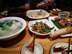 -老滇山寨•云南特色菜•地方菜•民族风情歌舞表演(金碧店)