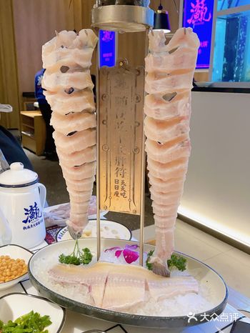 干净明亮，很简洁「招牌清江鱼」端上来的时候很震撼