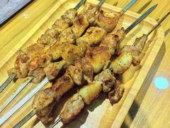 烤牛羊肉串-乡村馕坑肉·烧烤·新疆菜·本地人更爱吃(阿勒泰首店)