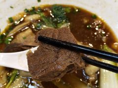 红烧牛肉刀削面-台北楚楚园馅饼粥(虹桥南丰城店)