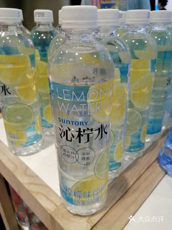 名创的沁柠水，是我今年夏天最喜欢喝的一瓶水了