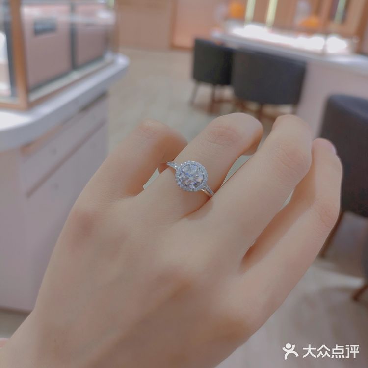 我的订婚戒指哦💍360完美的视觉效果