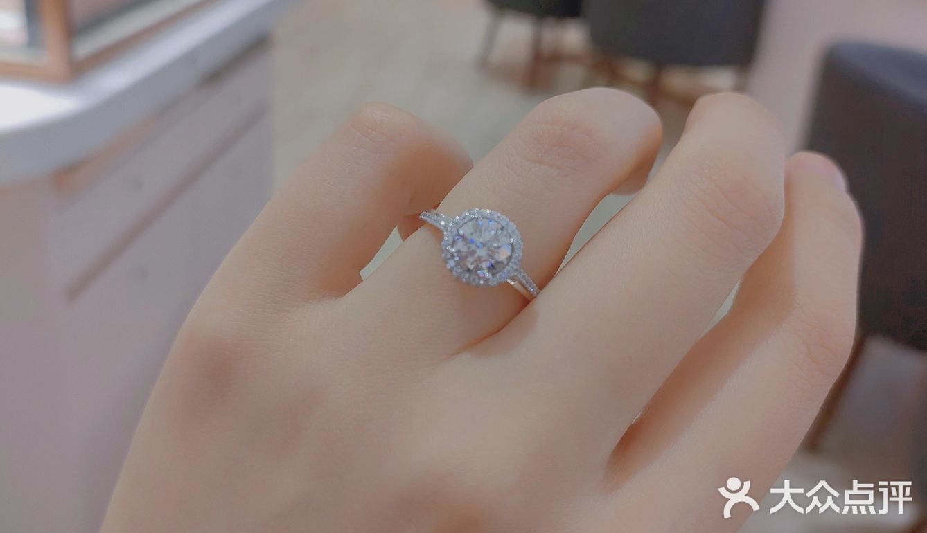 我的订婚戒指哦💍360完美的视觉效果