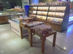 面包甜点陈列柜-莉莲蛋挞(大华悦沢书店)