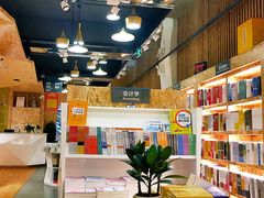 大堂-新华里咖啡书吧(新华书店小寨店)