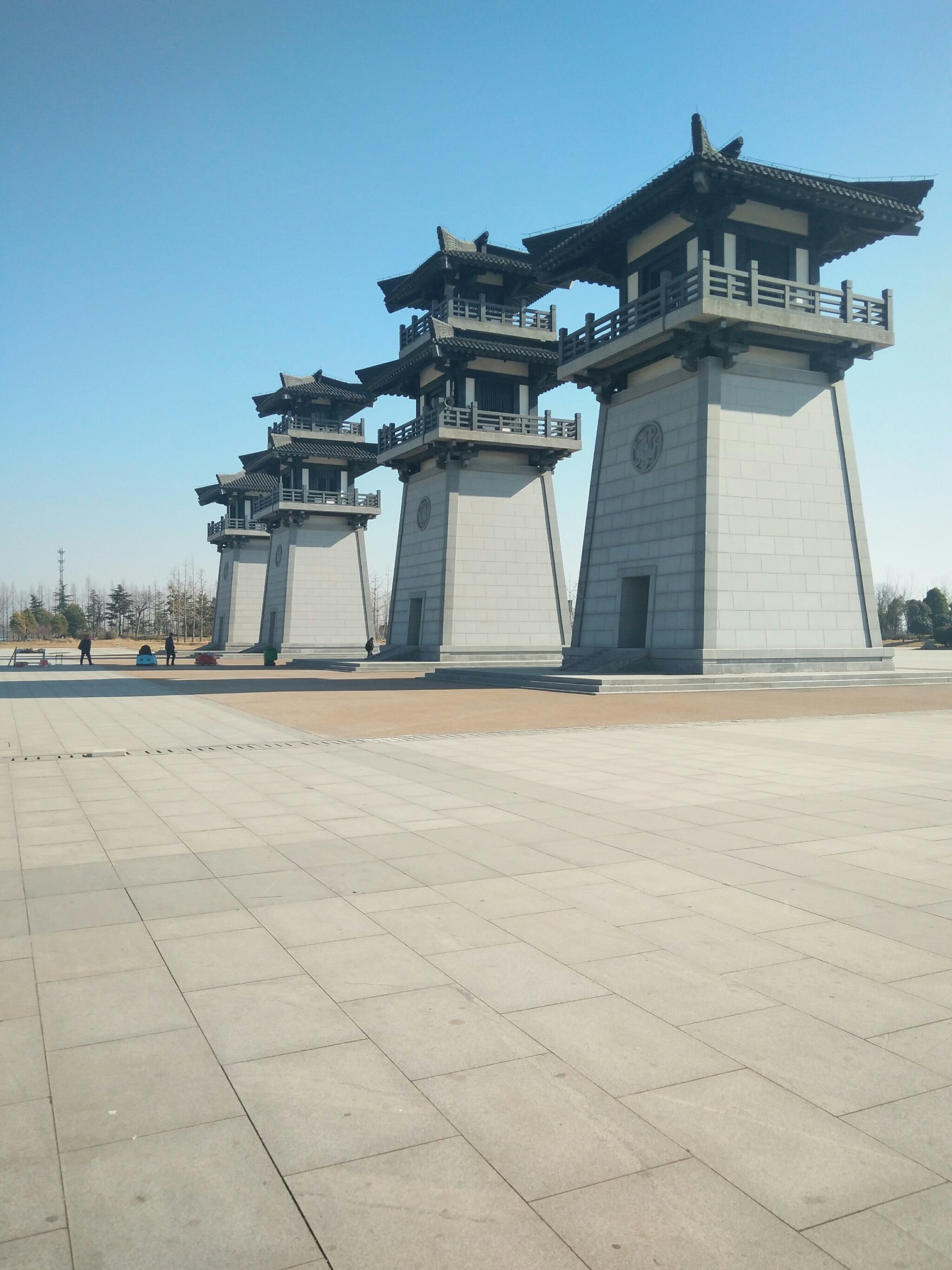 医院站点乘211路公交2元钱在汉皇祖陵附近下车(景点就在518国道北侧)