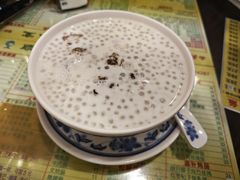 椰汁西米露桃胶-顺记冰室(宝华路店)