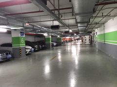 -绿地缤纷城-停车场