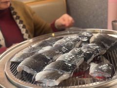 -围炉肉舍•炭烤活鳗•丹东海鲜烤肉(步行街店)