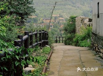 地道的农家菜，古朴的村间小路，传统的拉磨