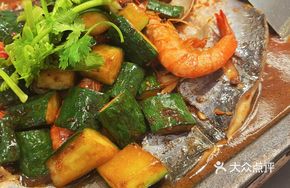Sauce-Braised Pork Knuckle and Softshell Turtle Grilled Fish